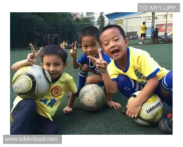 从小梦想成真选择足球明星的成长故事与奋斗历程