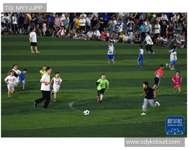 羊安足球明星赛盛况空前球迷热情高涨共庆足球盛事 羊安足球明星赛盛况空前球迷热情高涨共庆足球盛事