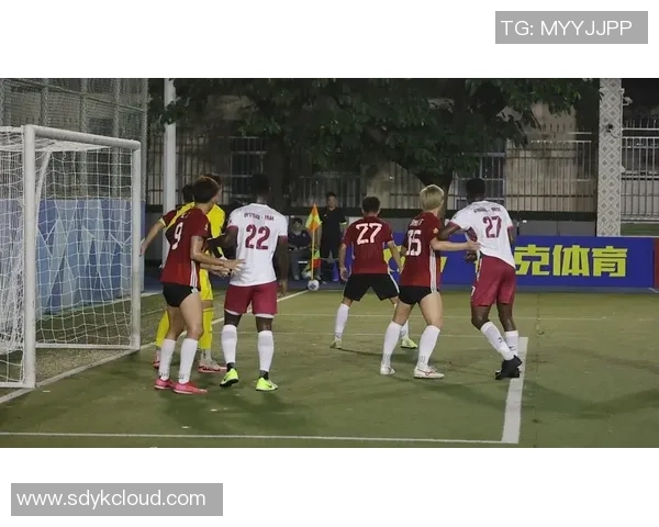 足球明星与国家旗帜的完美结合展现运动精神与民族骄傲的精彩瞬间